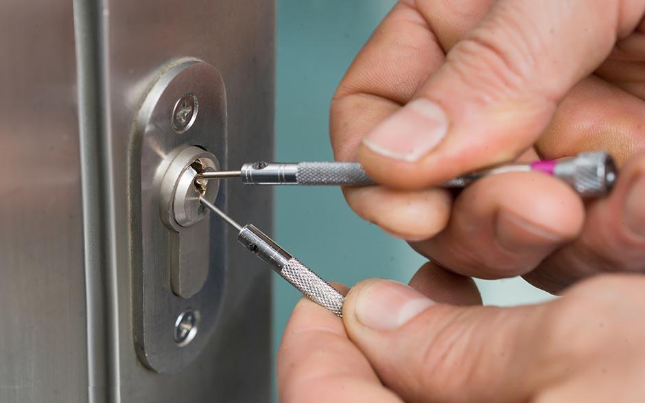 porte claquée serrurier Puteaux